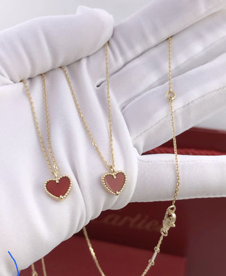 Il cuore dei regali delle giovani signore ha modellato la collana dell'oro 18K con la cornalina