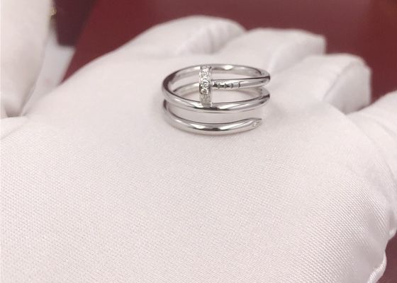 Il chiodo dell'oro bianco modella l'impegno Ring With Diamonds dell'oro 18K